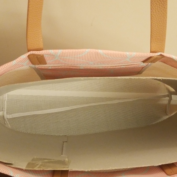 Two large beach totes - Picture 4 of 8